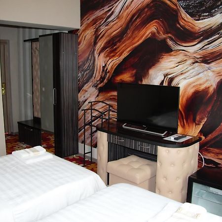 Hotel Deluxe Plaza Almaty Exterior foto