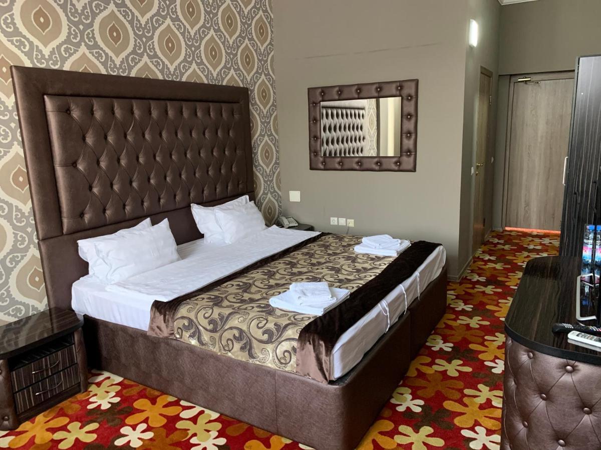Hotel Deluxe Plaza Almaty Exterior foto