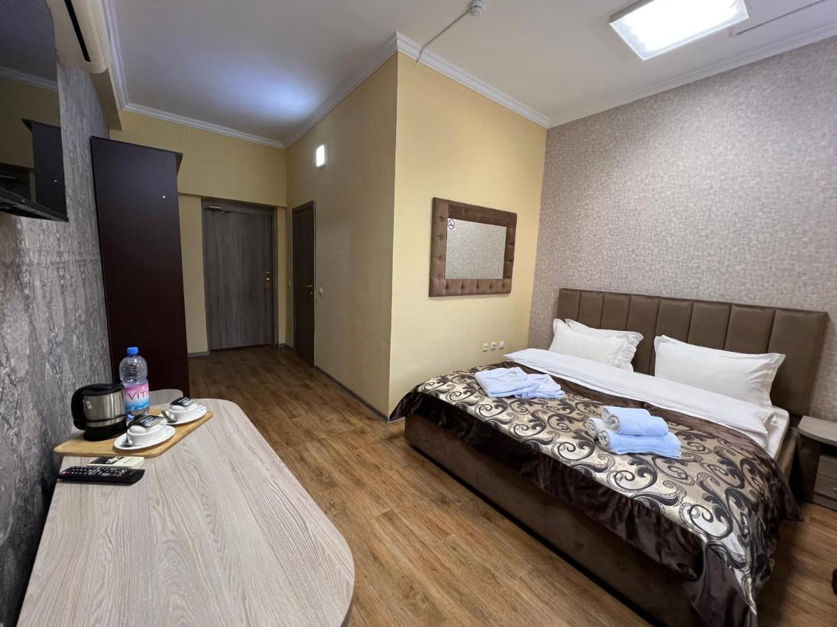 Hotel Deluxe Plaza Almaty Exterior foto