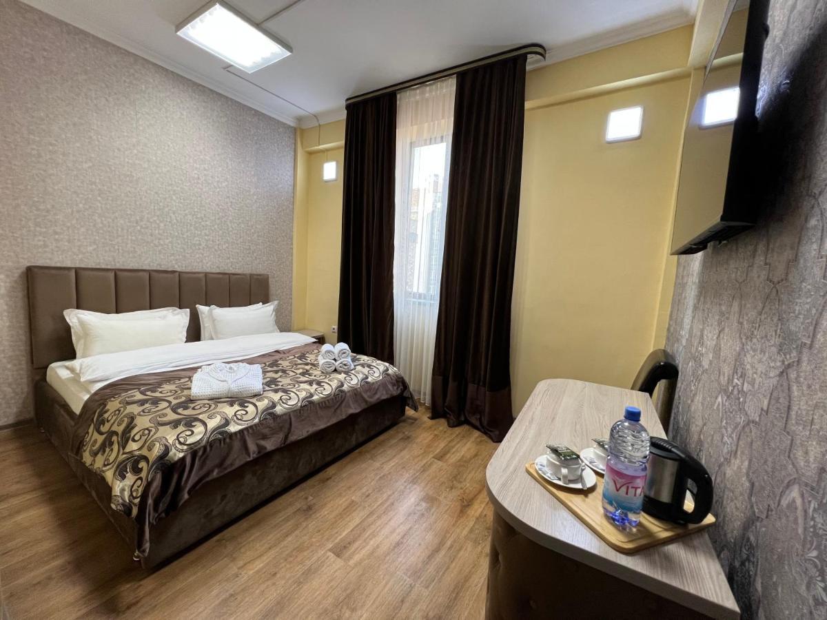 Hotel Deluxe Plaza Almaty Exterior foto