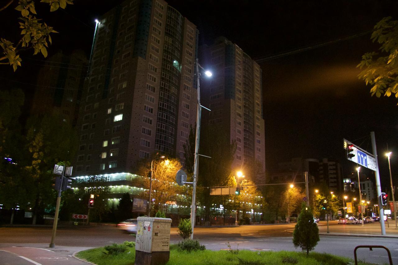 Hotel Deluxe Plaza Almaty Exterior foto