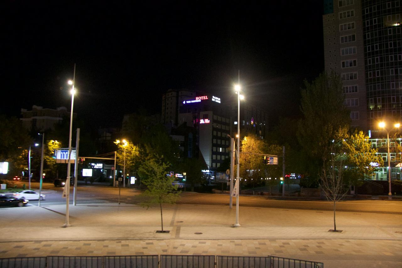 Hotel Deluxe Plaza Almaty Exterior foto