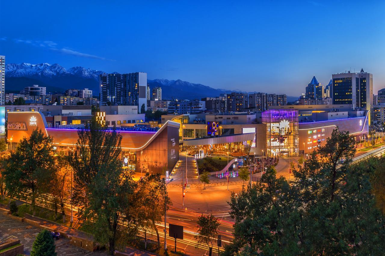 Hotel Deluxe Plaza Almaty Exterior foto
